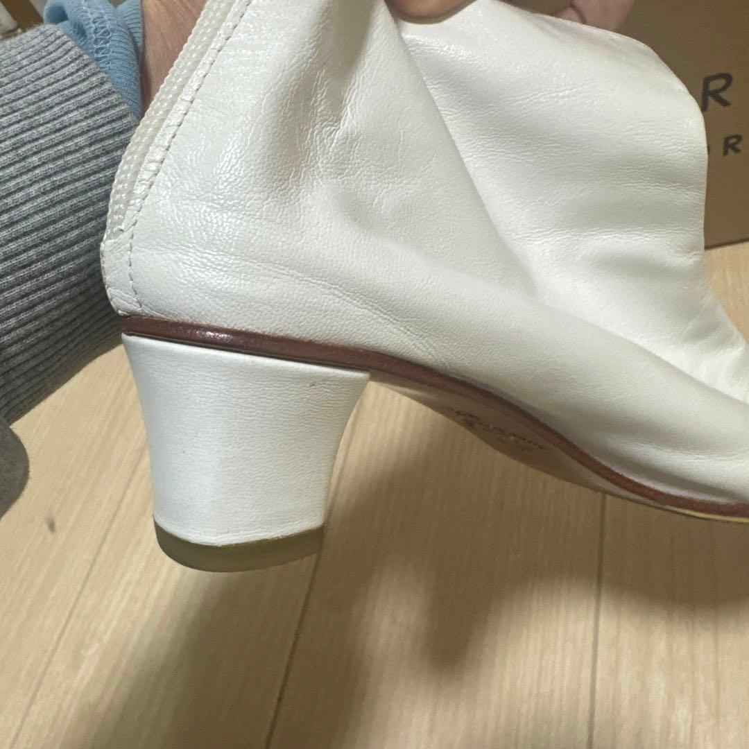 マルティニアーノ　MARTINIANO 白　ブーティー