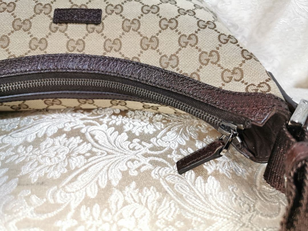美品　GUCCI　GG　キャンバス　ショルダーバッグ　斜め掛け　カーキベージュ