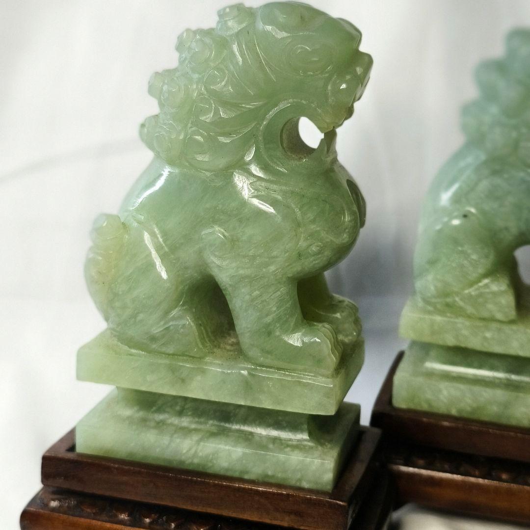 中国骨董 玉獅子一対 手彫唐木台付 清朝古美術 コレクター放出 天然石 風水開運
