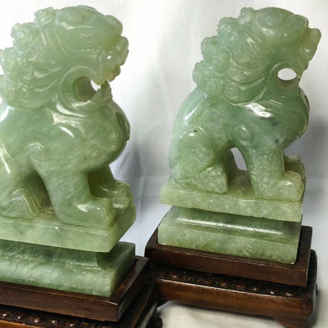 中国骨董 玉獅子一対 手彫唐木台付 清朝古美術 コレクター放出 天然石 風水開運