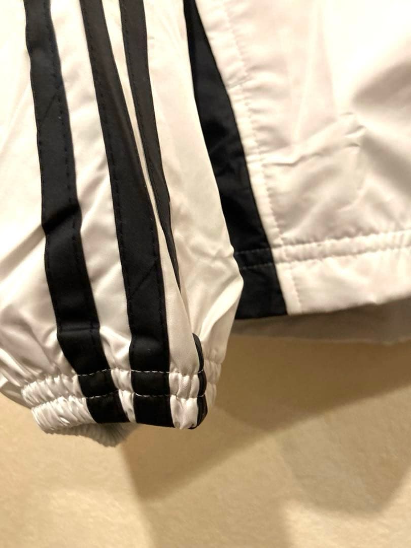 新品タグ付慶應義塾大学ウィンドブレーカー　L adidas製