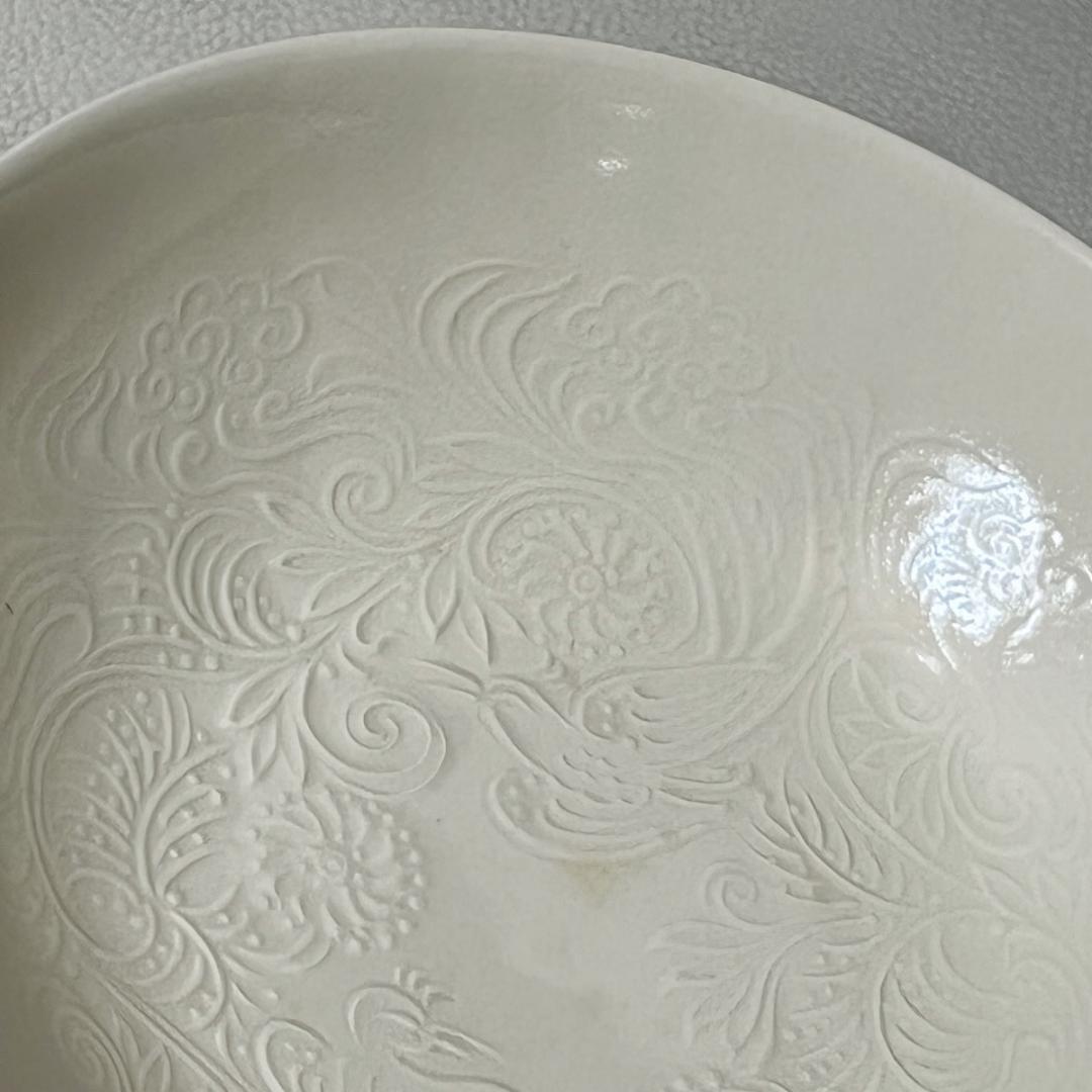 加藤渓山 牙黄磁 華鳥彫刻 鉢 共箱 菓子鉢 茶道具 【k3223】