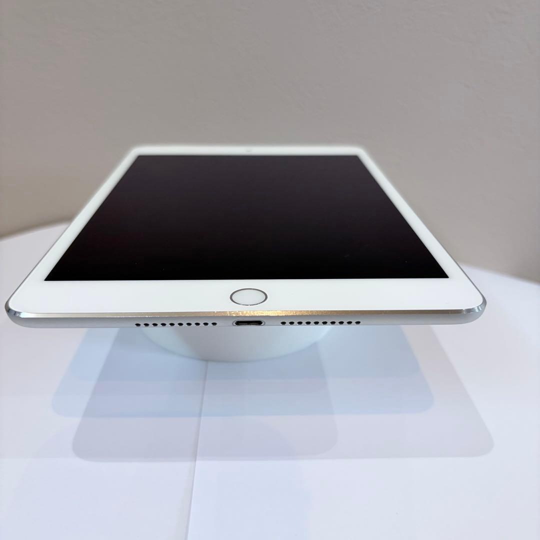 Apple iPad mini4 128GB Wi-Fiセルラー シルバー