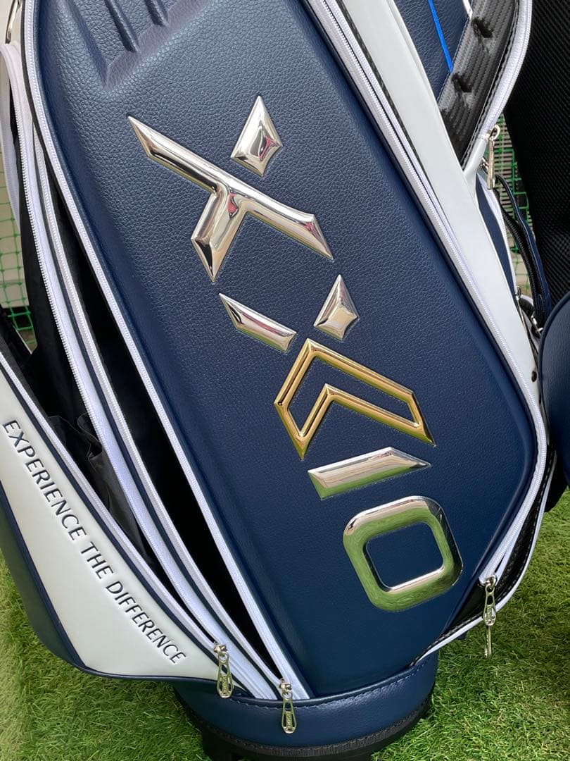 極美品XXIOプロモデルレプリカキャディーバッグ ネイビー/ホワイト未使用に近い