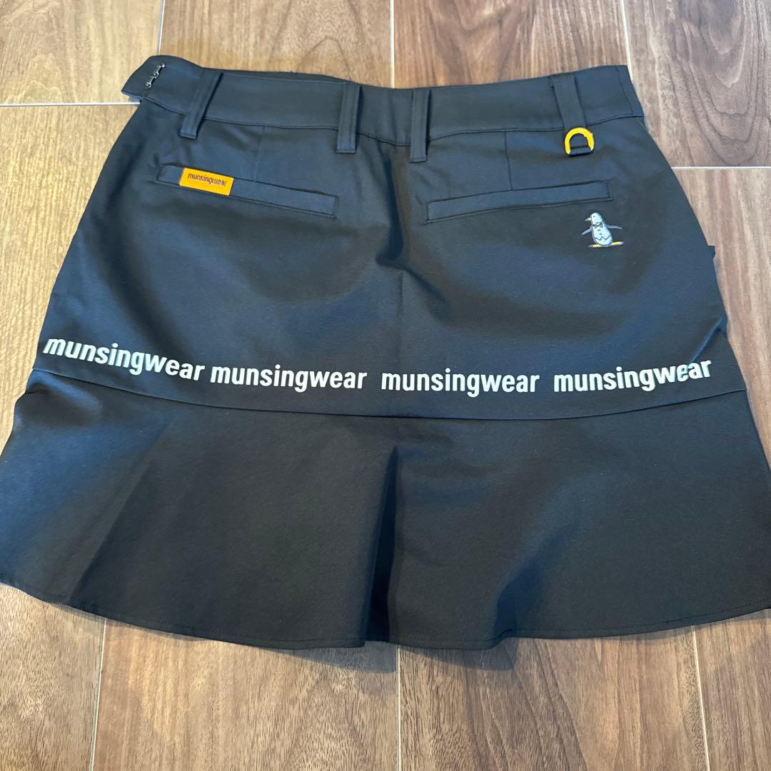 美品　マンシングウェア　スカート　黒