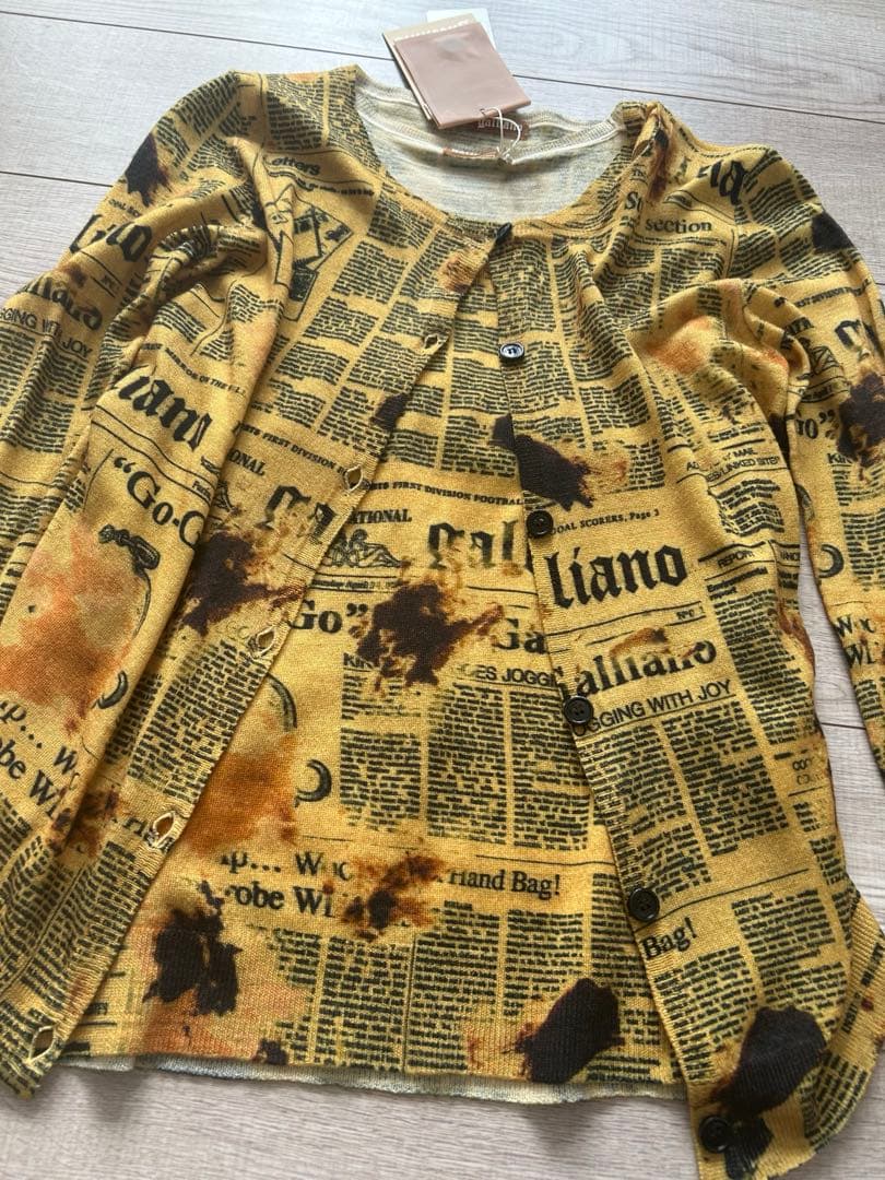 新品タグ付　ジョンガリアーノ ニュースペーパー柄 アンサンブル カーディガン