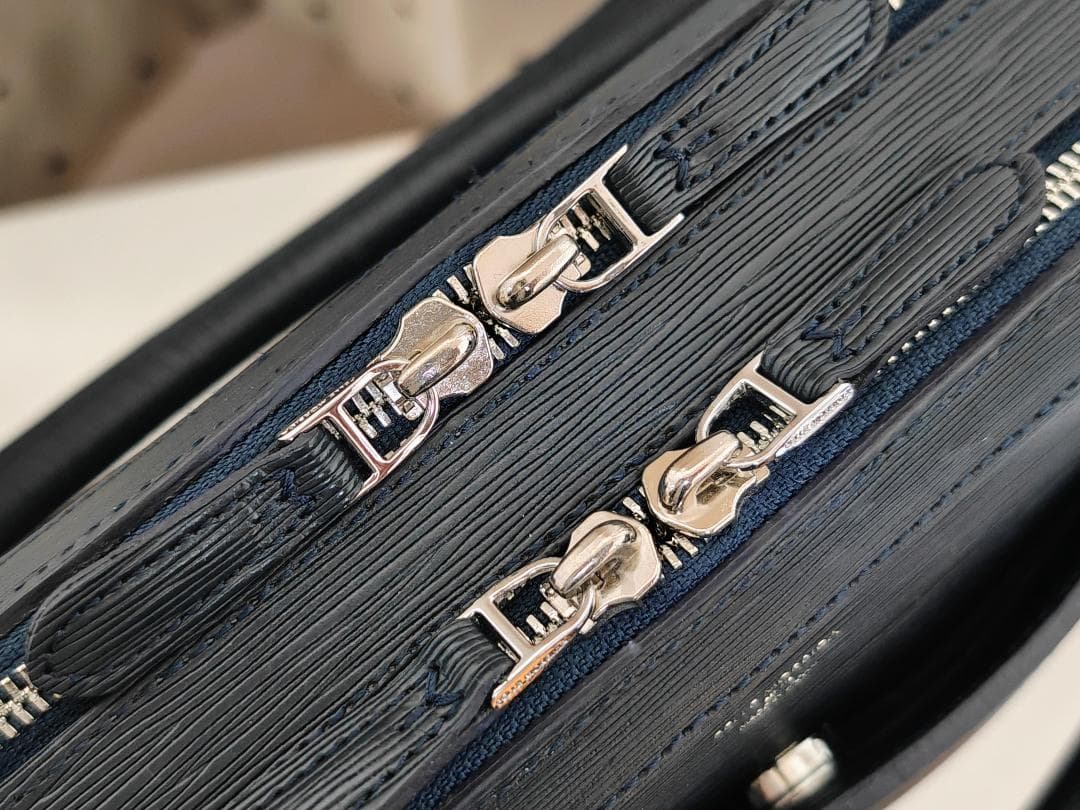 未使用品 ペッレモルビダ 2室タイプ CA202 ブリーフバッグ