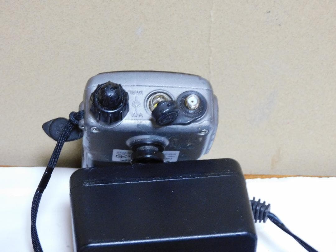 STANDARD製50/144/430MHz帯アマチュア無線ハンディ機VX-7