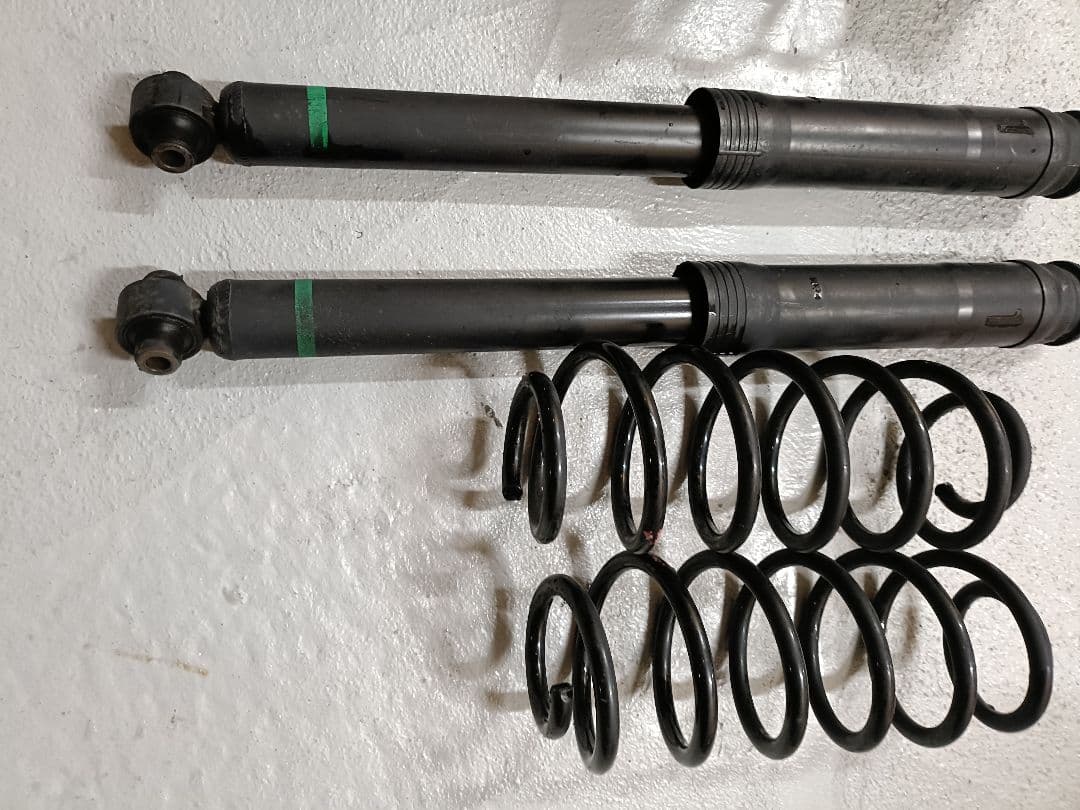 30プリウス　純正サス　4本セット