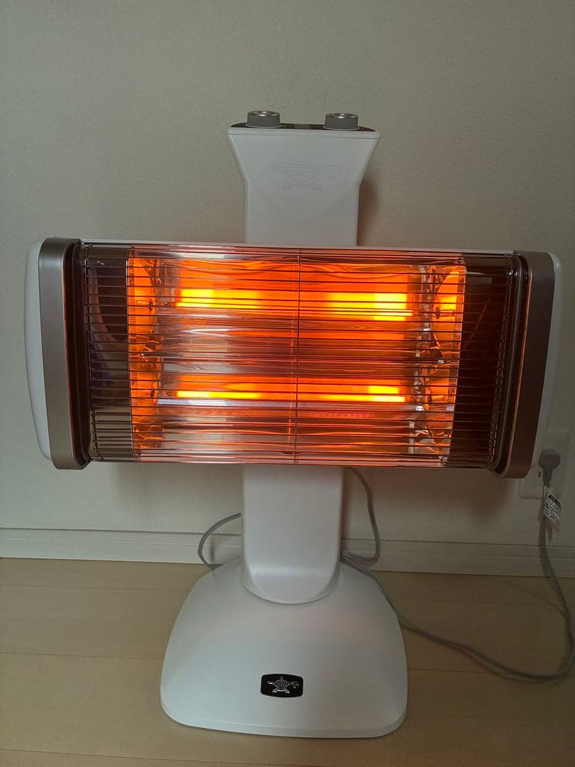 【美品】アラジン グラファイトヒーター CAH-2G10F ホワイト速暖！