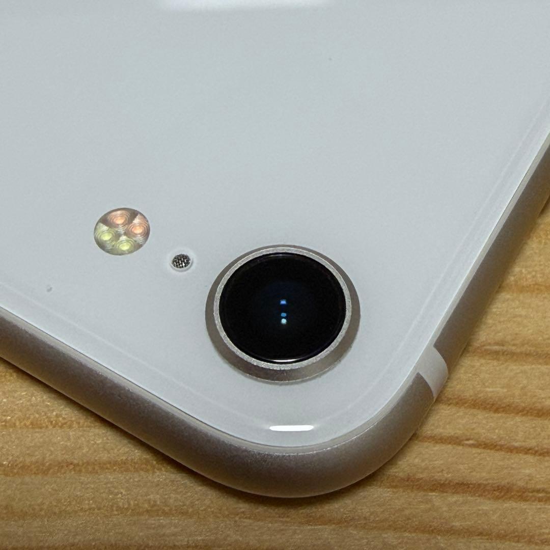 R*o様 バッテリー新品　iPhoneSE第3世代64GB SIMフリー　美品