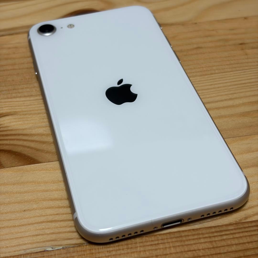R*o様 バッテリー新品　iPhoneSE第3世代64GB SIMフリー　美品