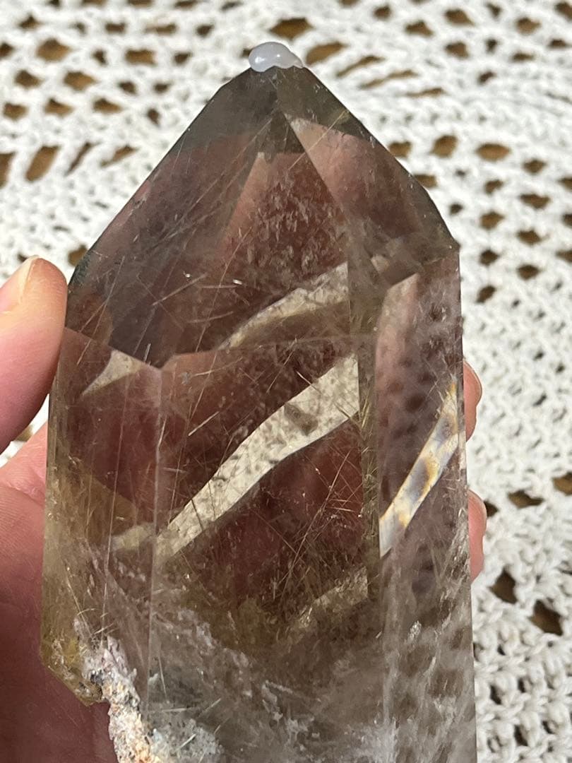 【天然石】ルチルクォーツ　ポイント　タワー　置物 高さ約20cm 流木台座付き