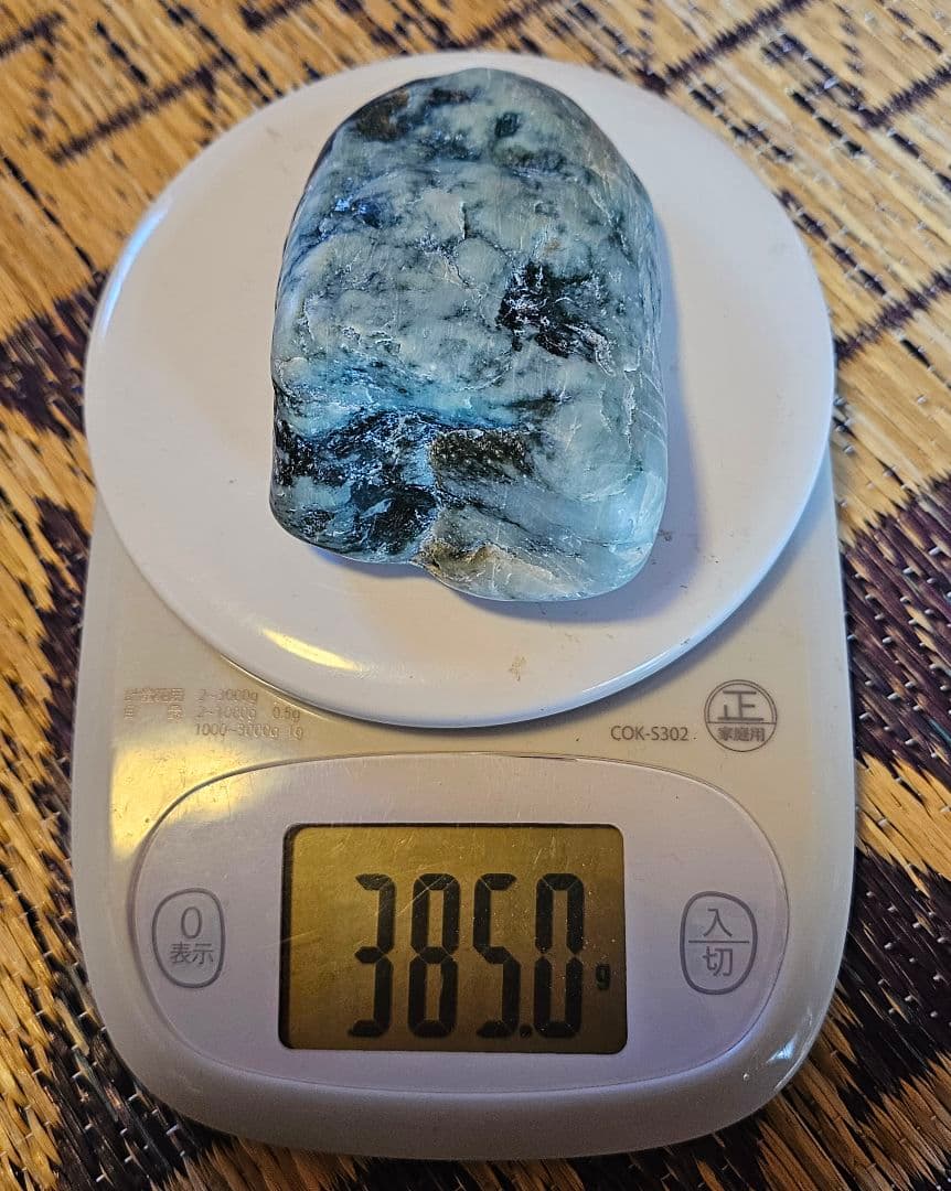 圧倒的パワー‼️青色❔緑❔糸魚川産 翡翠 原石