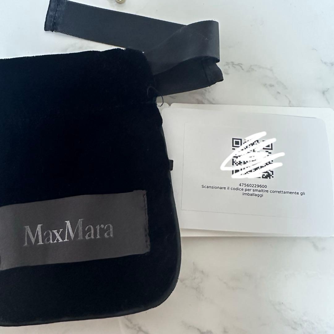 MaxMara パールブローチ