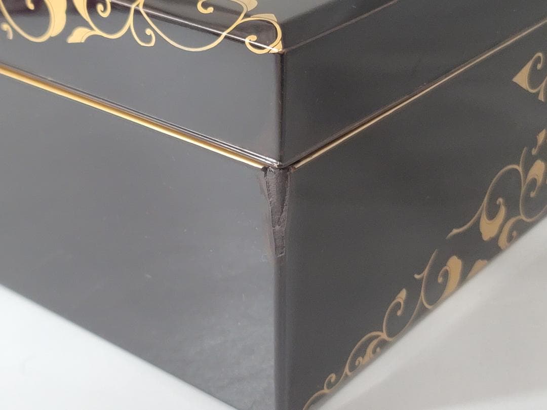 纏枝蓮花紋 蒔絵 四方 蓋物 古美術 DT326