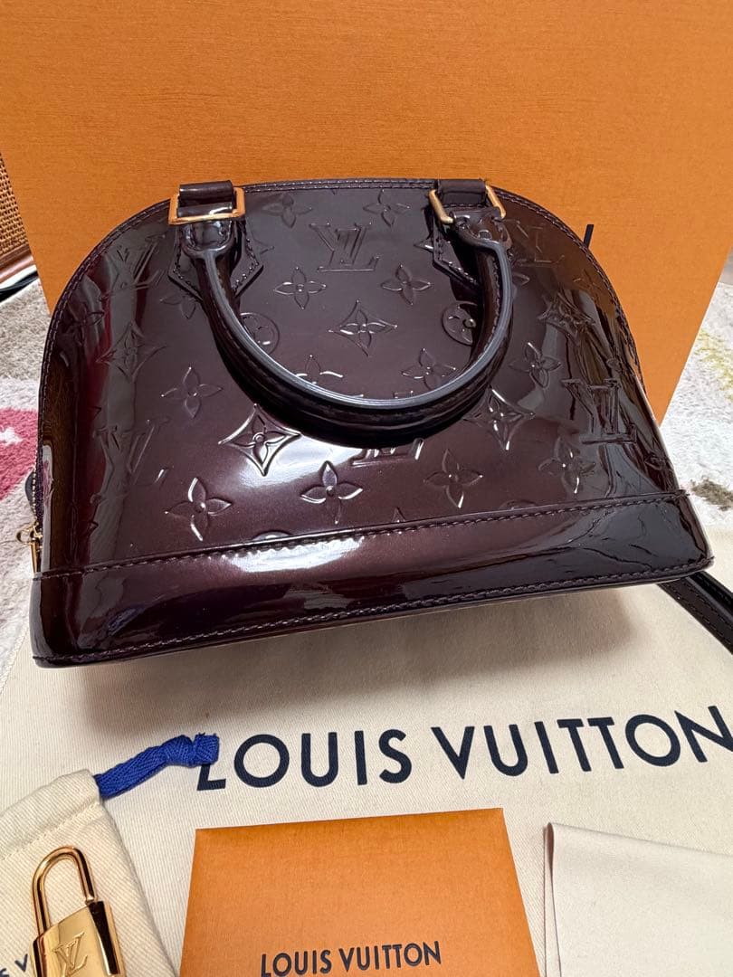ルイヴィトン アルマBB アマラント ヴェルニ　Louis Vuitton