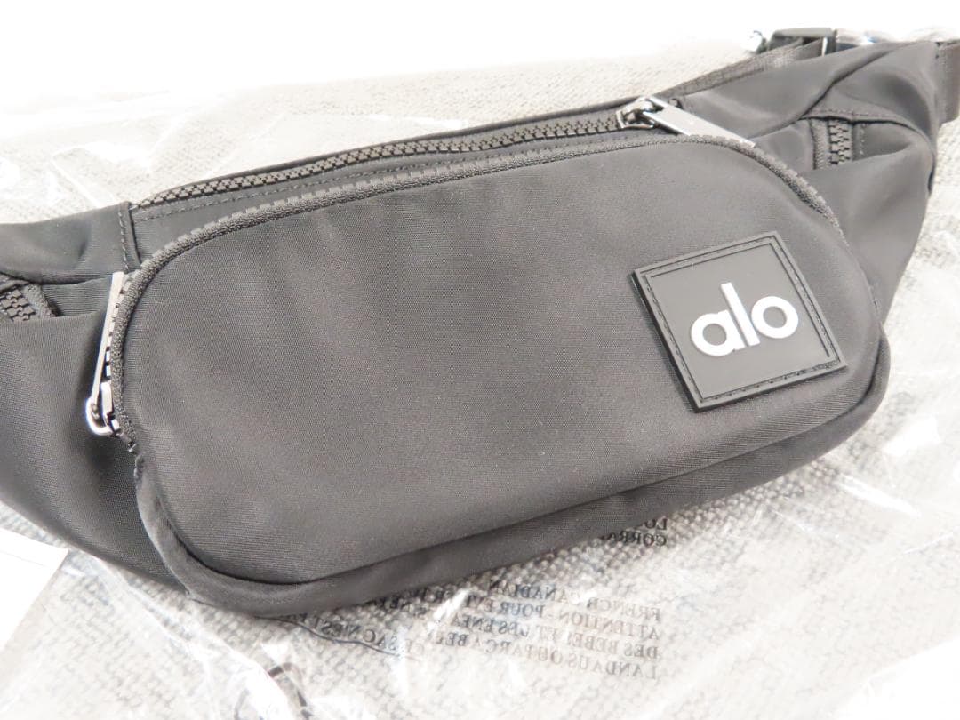 新品本物　アローヨガ Alo yoga　ベルトバック　エクスプローラー ファニー