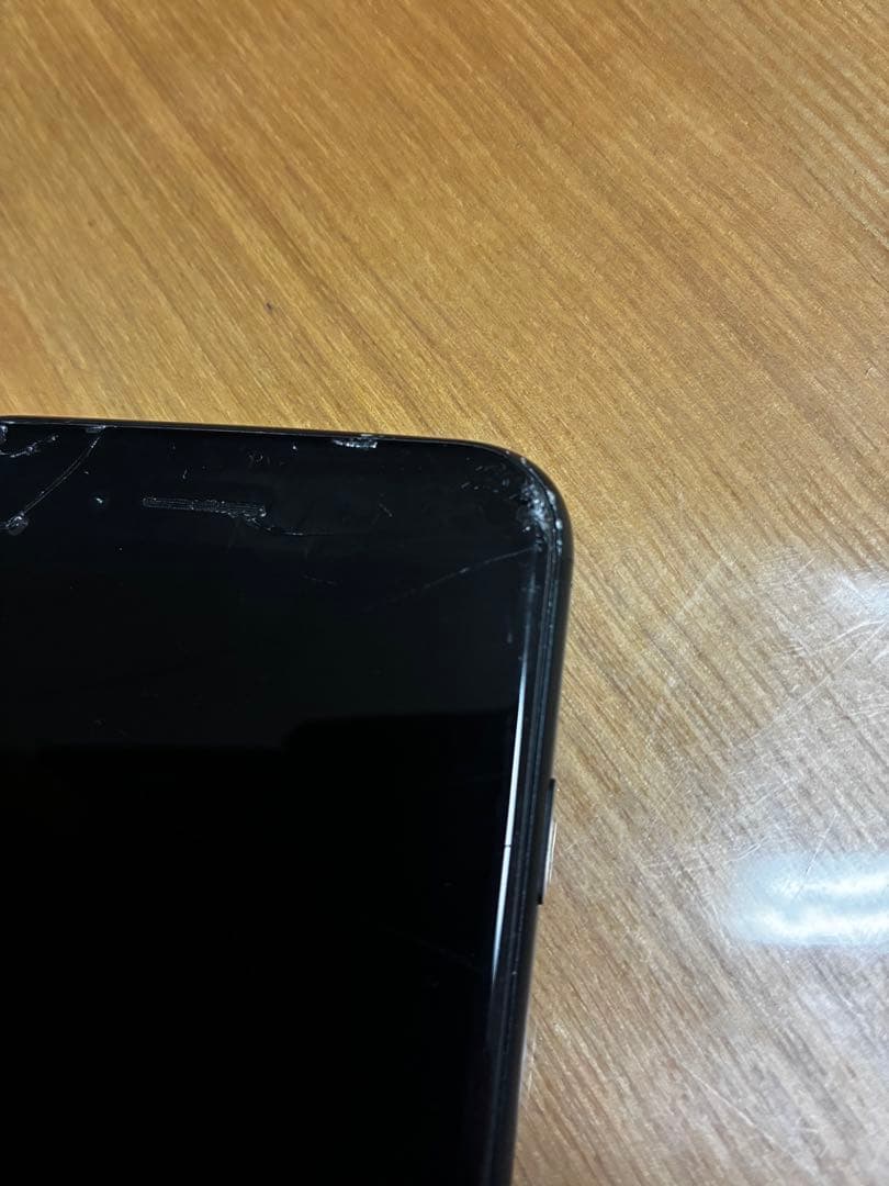 iPhone se第2世代64GBブラック ひび割れあり