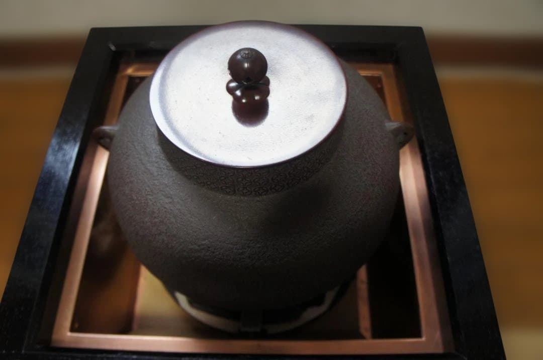 ☆焼杉置炉 国宝敬典 桐地紋真形釜釜鐶 置炉用600w炭型電熱器送料込み