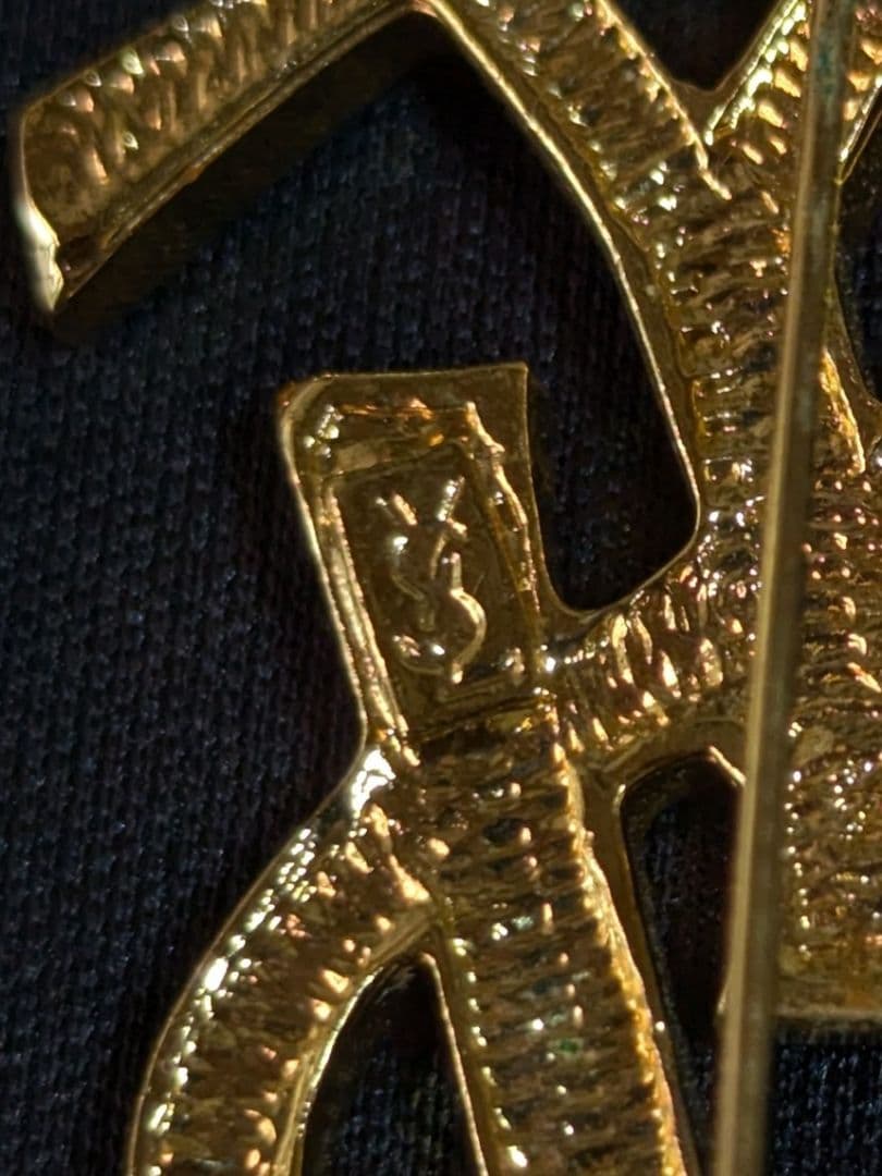 【1度のみ使用】イブサンローラン YSL ゴールド ロゴ ブローチ