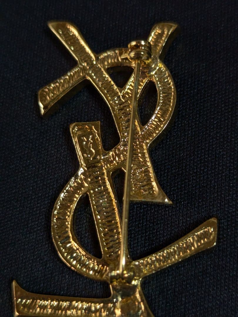 【1度のみ使用】イブサンローラン YSL ゴールド ロゴ ブローチ