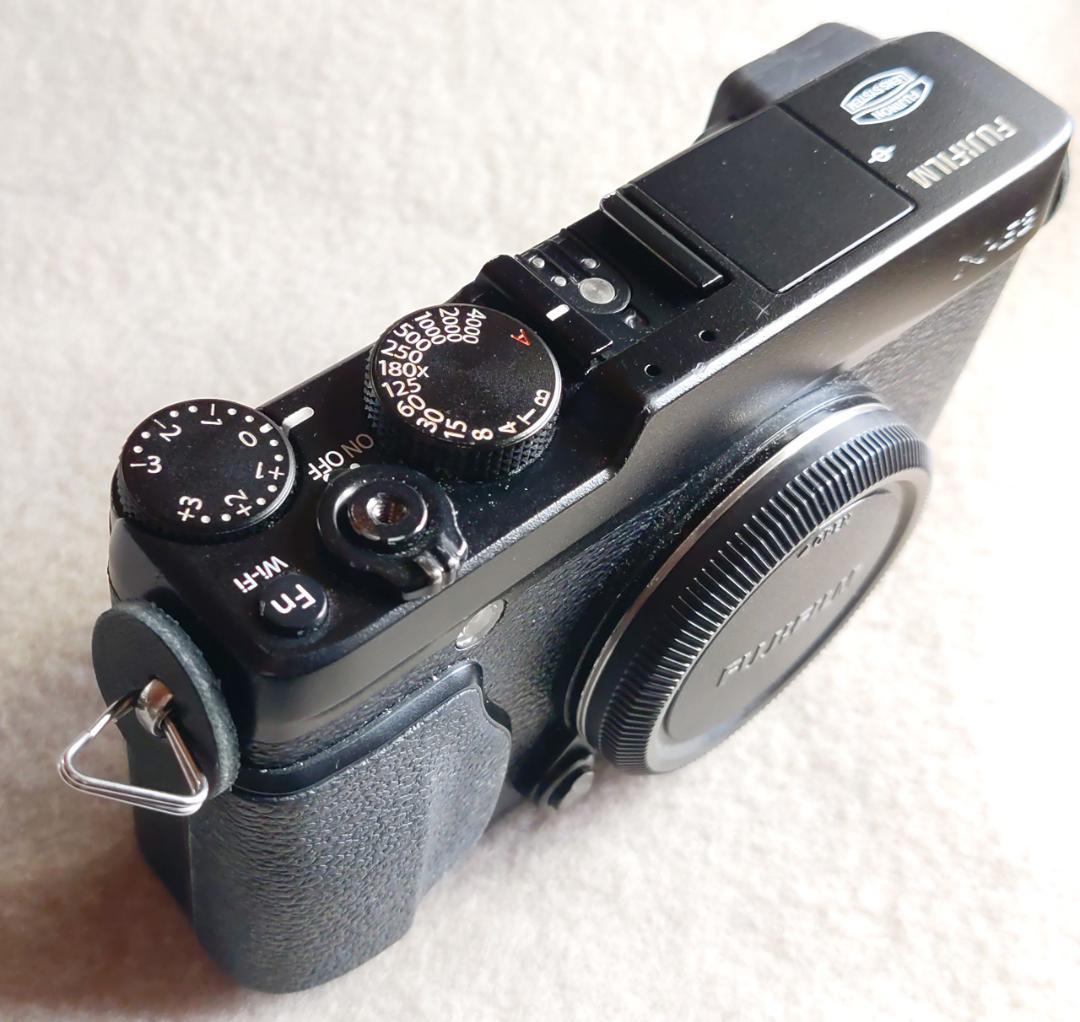 Fujifilm X-E2 ミラーレス本体とバッテリー2個と充電器