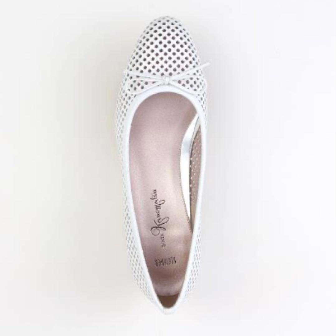 銀座かねまつ パンチングレザーパンプス23cm ホワイト スレンダー 美品