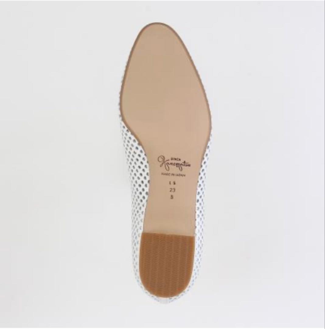 銀座かねまつ パンチングレザーパンプス23cm ホワイト スレンダー 美品