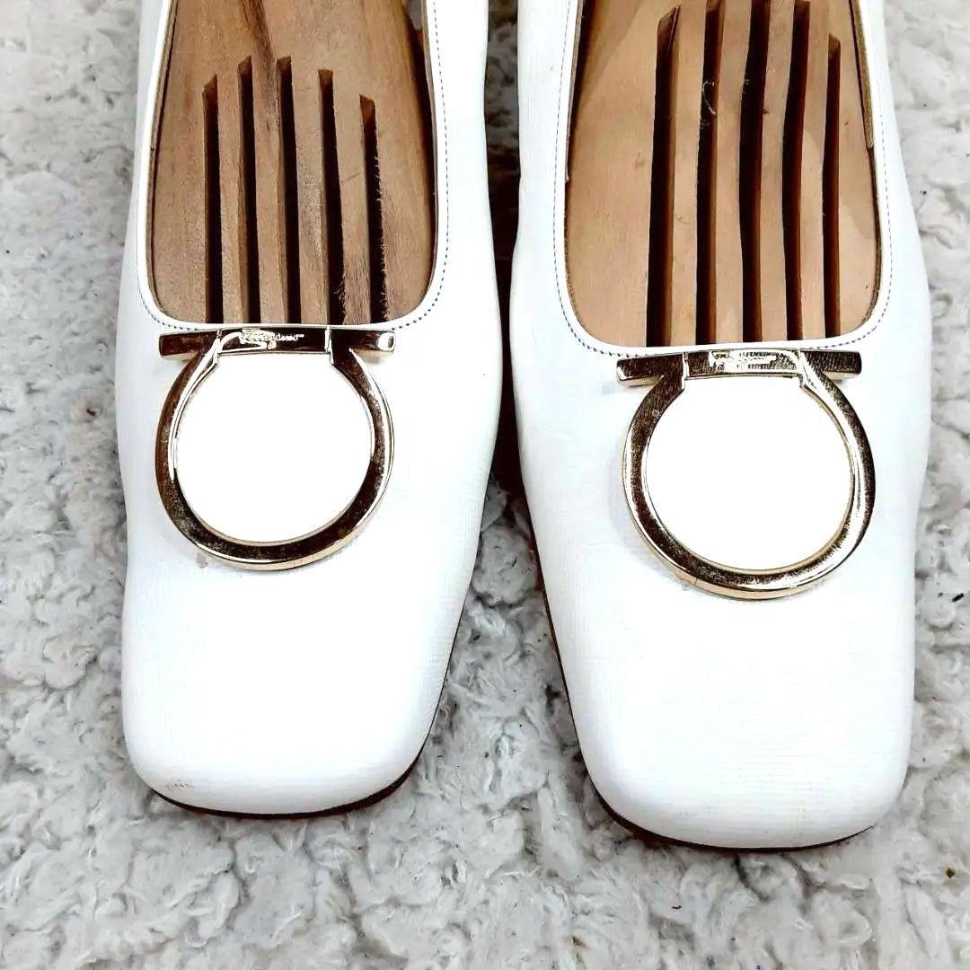 美品 23㎝◎フェラガモ ミュール ホワイト 白 ガンチーニ金具付き