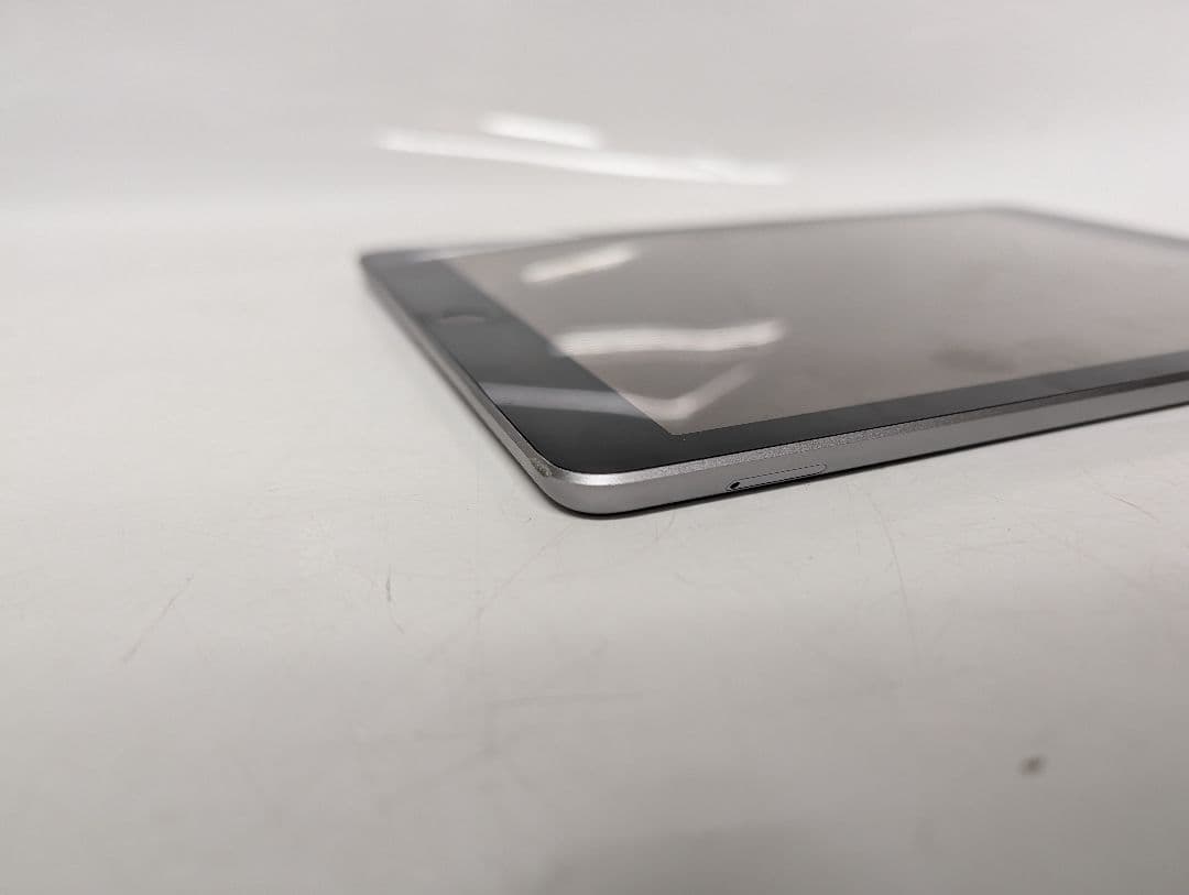 M*y様 iPad　WiFi+Cellularモデル　第6世代　A1954