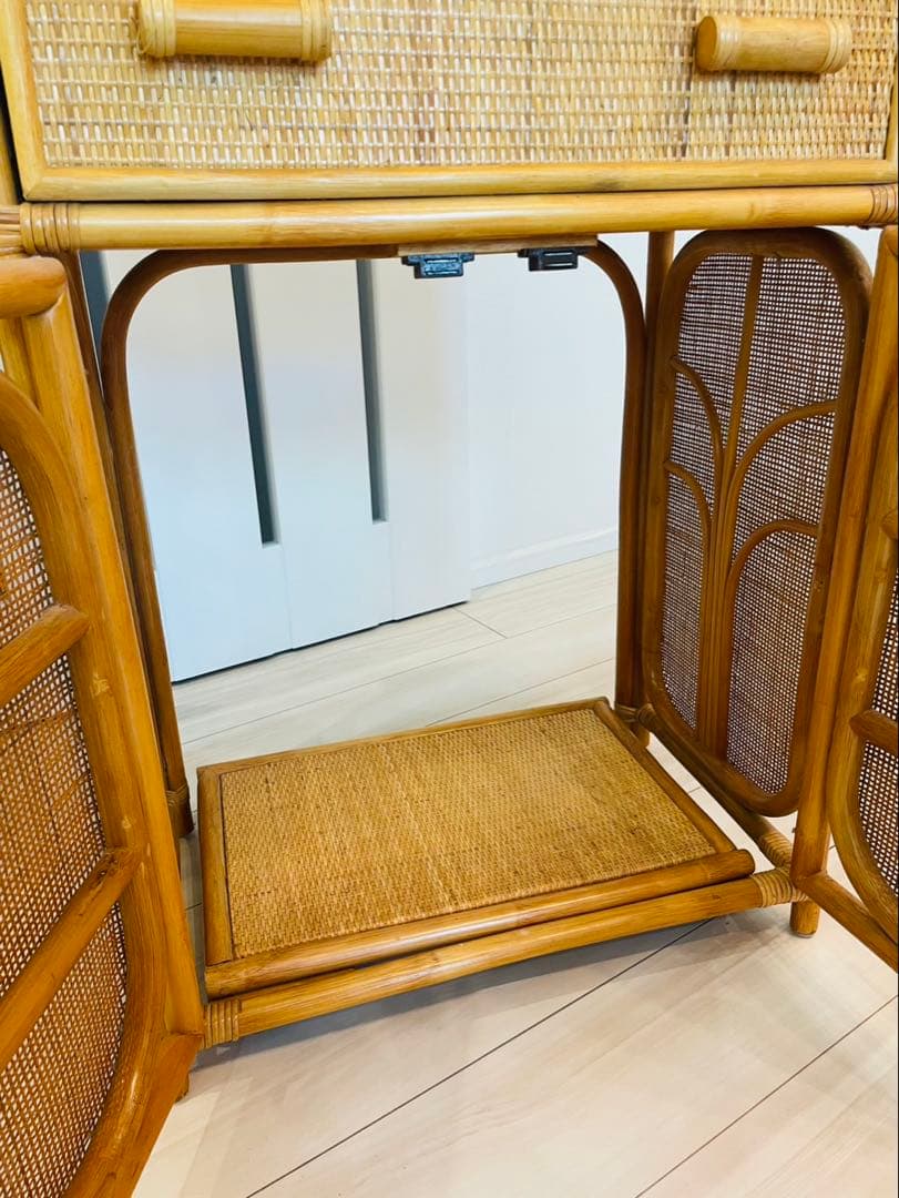 【希少】藤 ラタン わら編み 扉収納 引き出し付き チェスト 棚 ゴミ箱収納