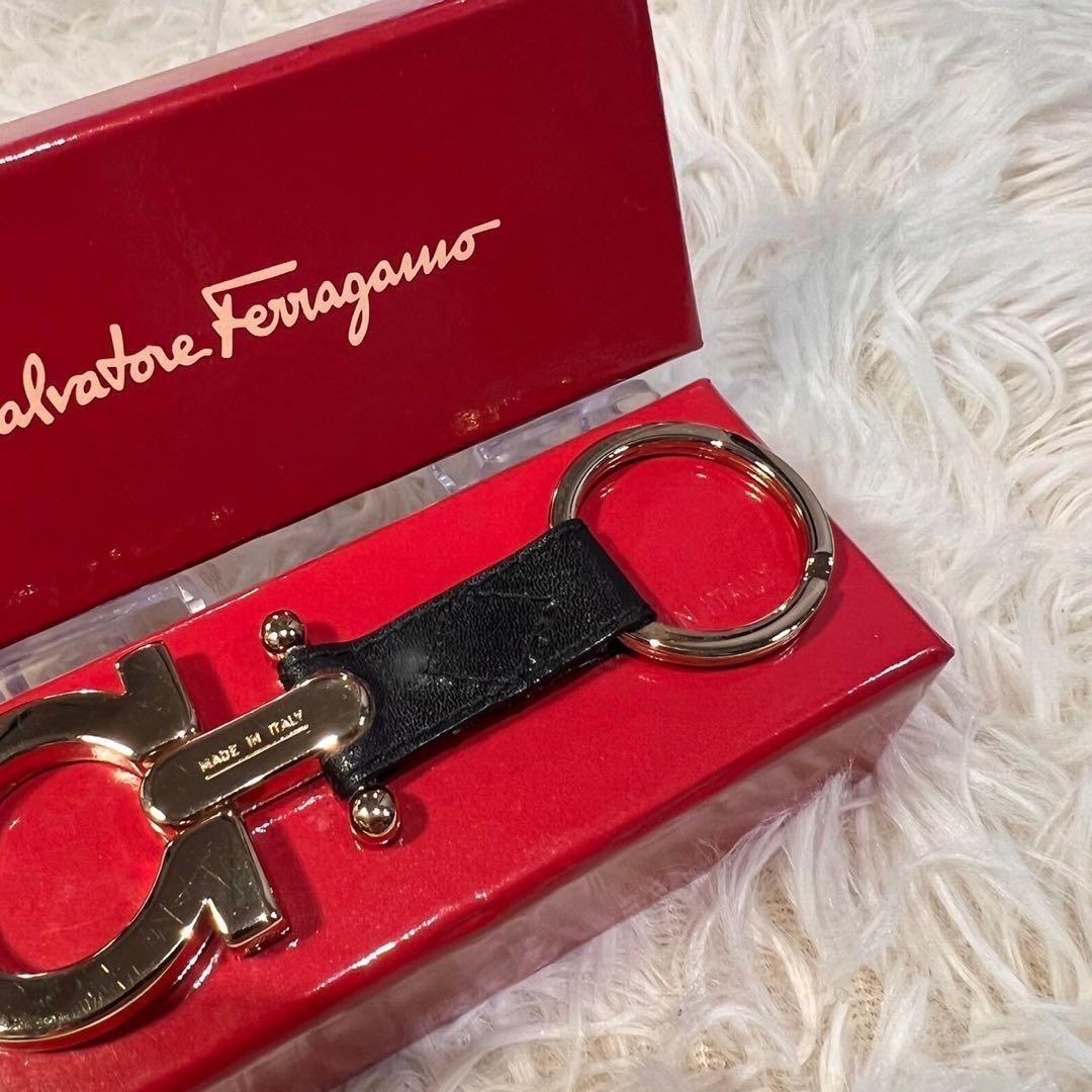 未使用品 イタリア製 サルヴァトーレフェラガモ キーリング ガンチーニ ブラック
