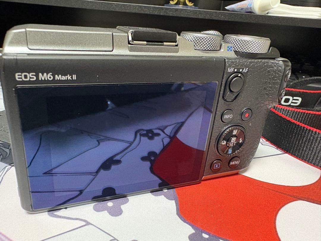 Canon Eos M6 markⅡ ダブルズームキット （シルバー）