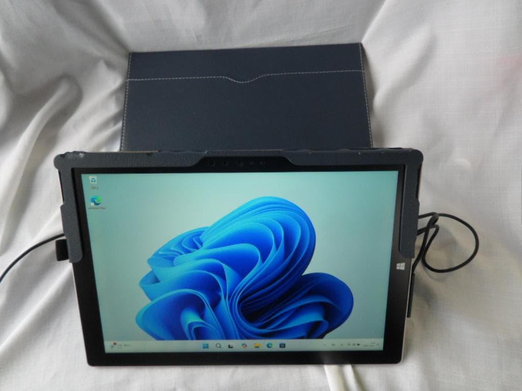 SURFACE PRO3 WINDOWS11 専用ケース付属　WIN11