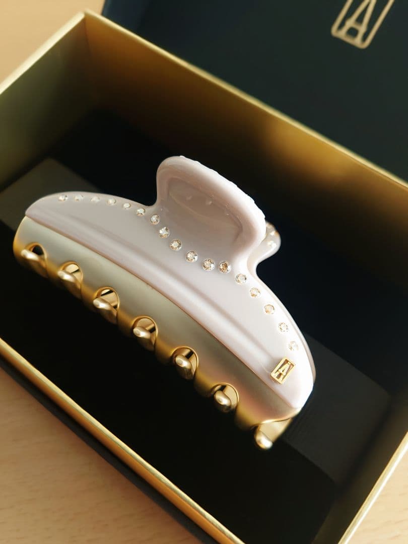 アレクサンドルドゥパリ スワロフスキー ヴァンドームクリップ ベージュ