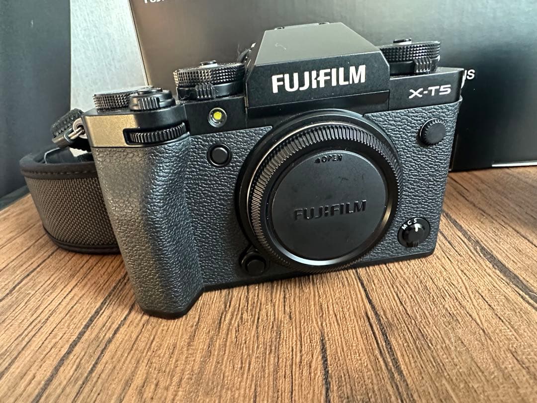 FUJIFILM X-T5 ミラーレスカメラ 本体のみ