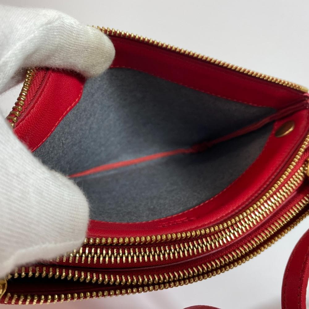 セリーヌ トリオスモール レッド ショルダーバッグ MBZ045