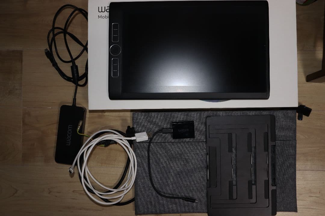 液タブ・ペンタブ Wacom Mobile Studio Pro13 DTH-W1320