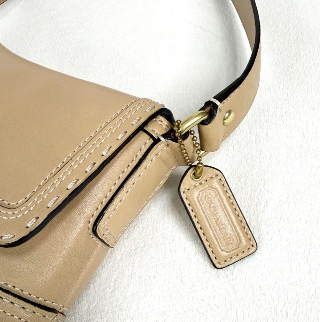 COACH ターンロック レザー フラップ ベージュ ショルダーバッグ 肩掛け