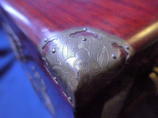 貴重！翡翠が象嵌されたアンティークの中国の姫箱です。作りの良いものです