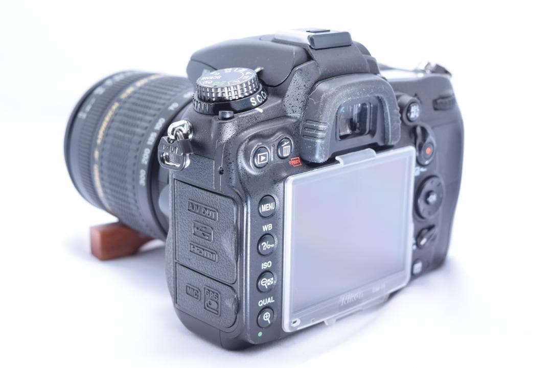 ②Nikon D7000 デジタル一眼レフカメラ　望遠レンズ付き
