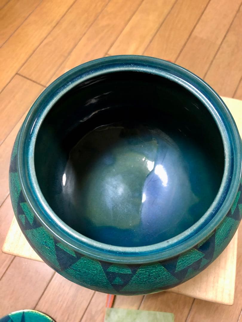 佐賀県を代表する陶芸家　小野珀子　青緑色の釉裏金彩　水指 木箱付き