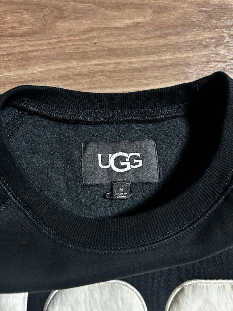 UGG ロゴ入り黒スウェットM