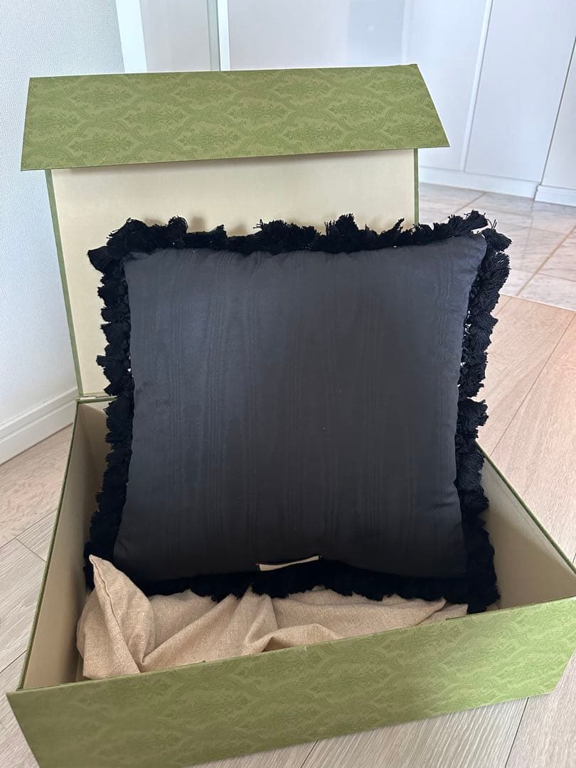 gucci グッチ　ベア ウール クッション