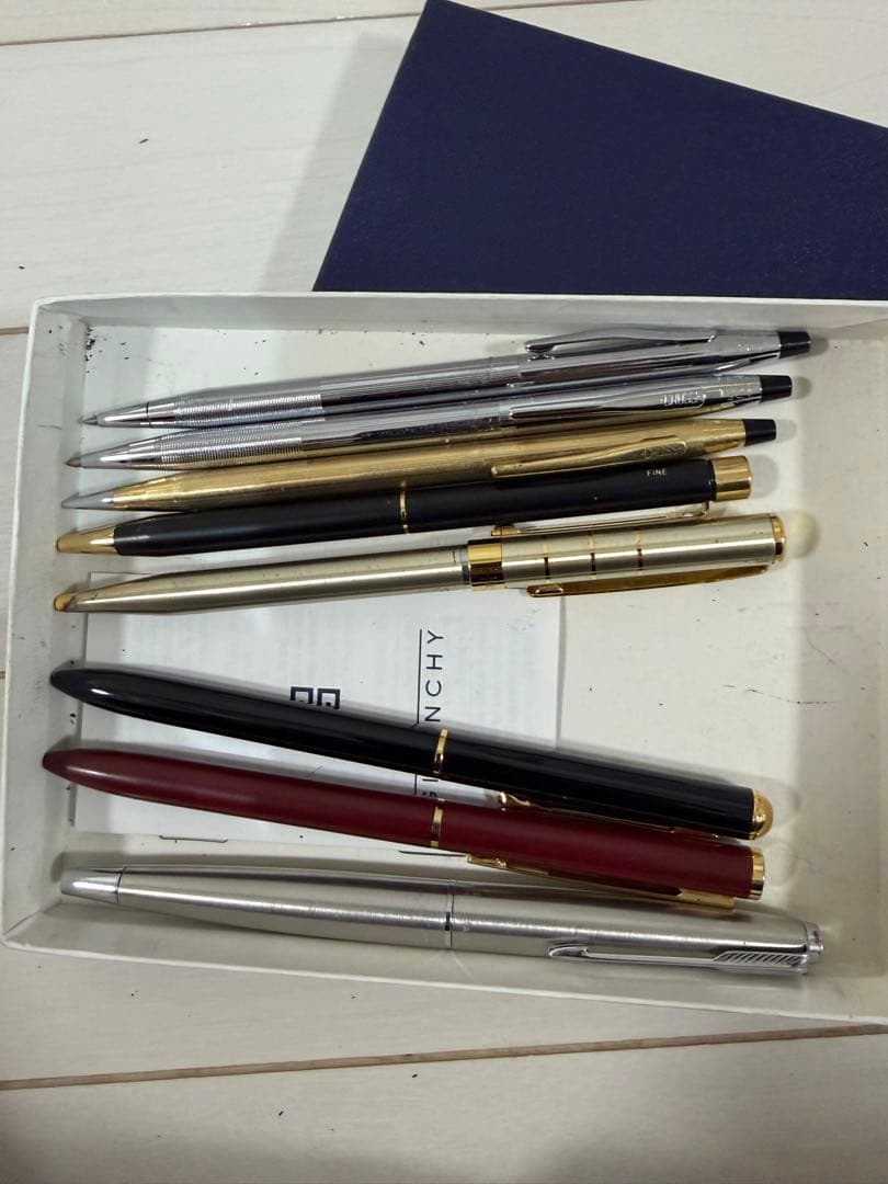 ジバンシー、Burberry、クロス、イヴ・サンローラン名刺ケース、ボールペン