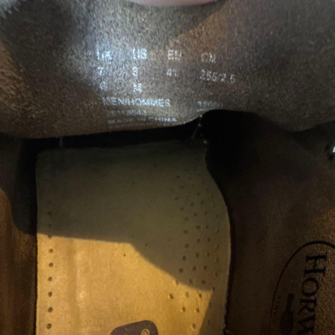 靴 clarks wallabee