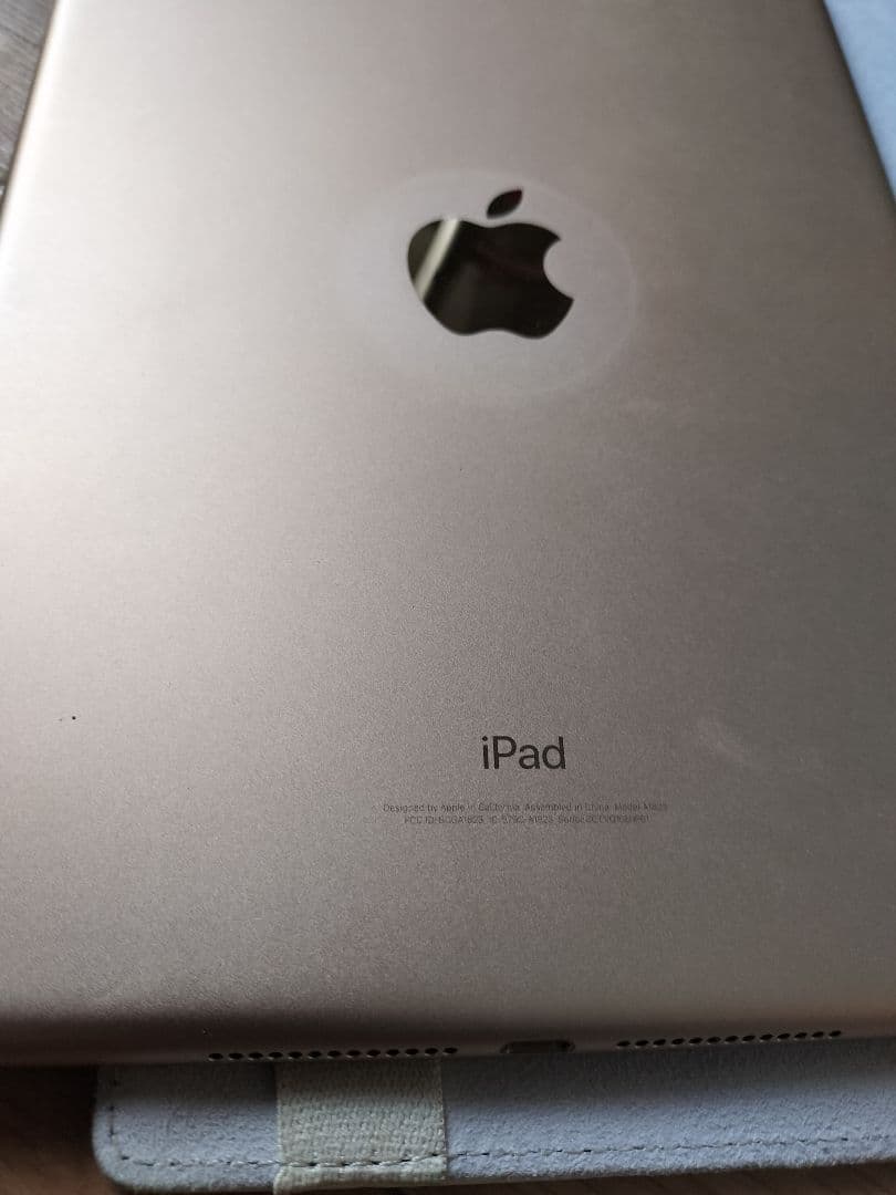 Apple iPad 第5世代セルラーMPG42J/A ゴールド バッテリー良好