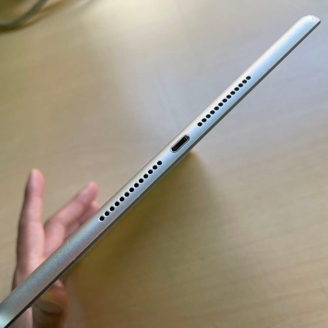 iPad 第6世代　A1893　Wi-Fiモデル　シルバー　32GB #2