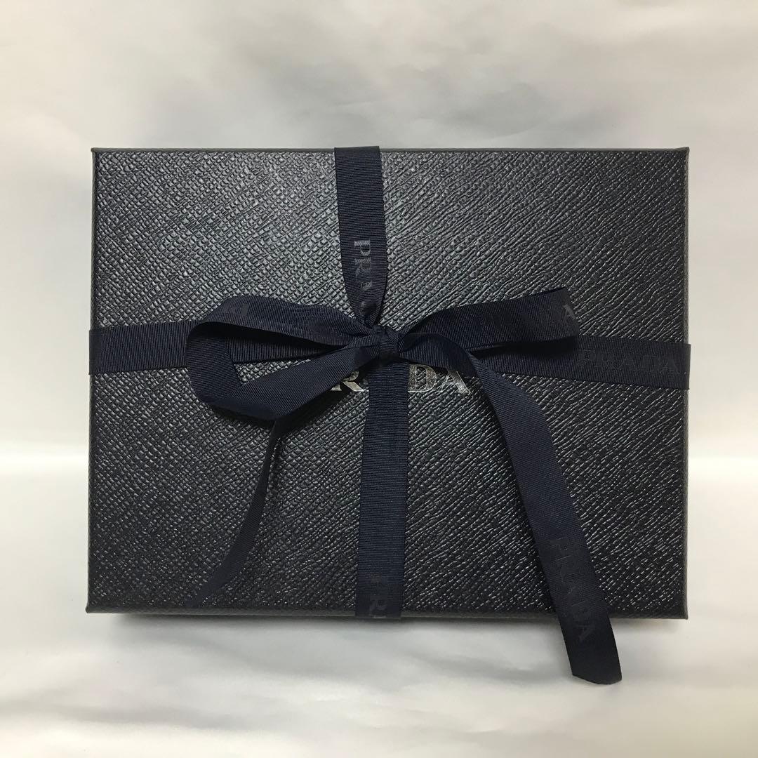 PRADA レザー iPhone16 ケース ショルダーストラップ